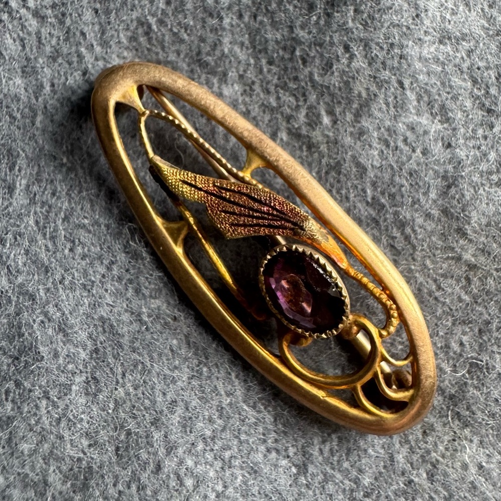 Elegant Antique Art Deco/Nouveau Gold and Amythest Brooch